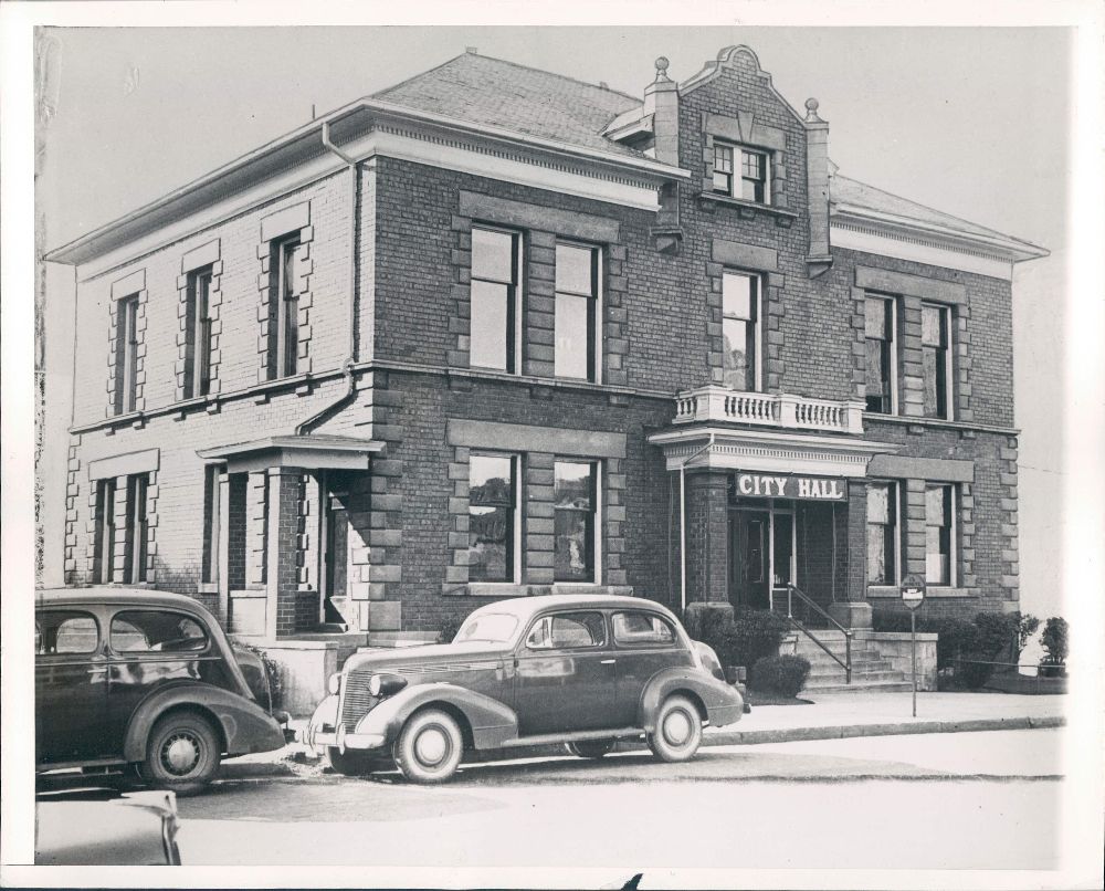 Pontiac City Hall - Pontiac