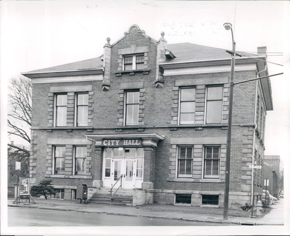 Pontiac City Hall - Pontiac