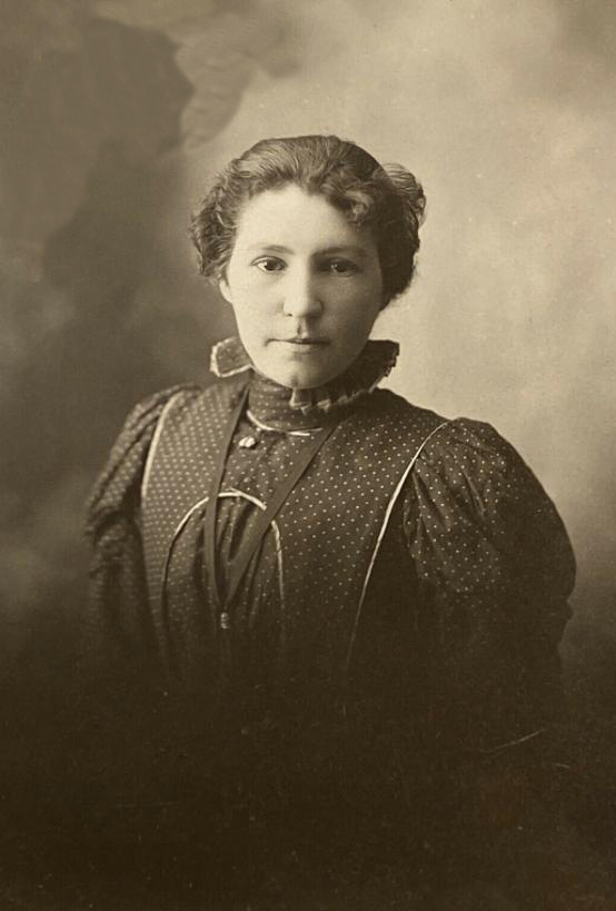 Unknown woman - Pontiac