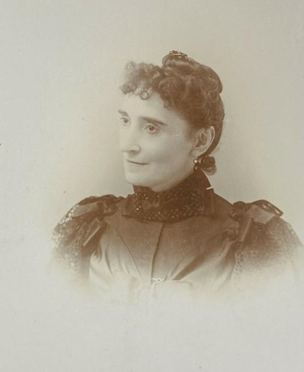 Unknown Woman - Pontiac